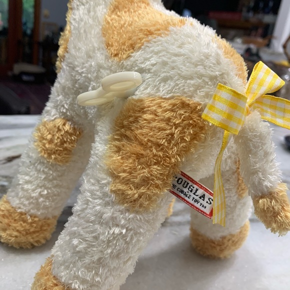 Douglas The Cuddle Toy Musical Giraffe - Picture 4 of 7